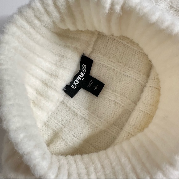 Express Cozy Cream Oversized Sweater - Picture 3 of 5